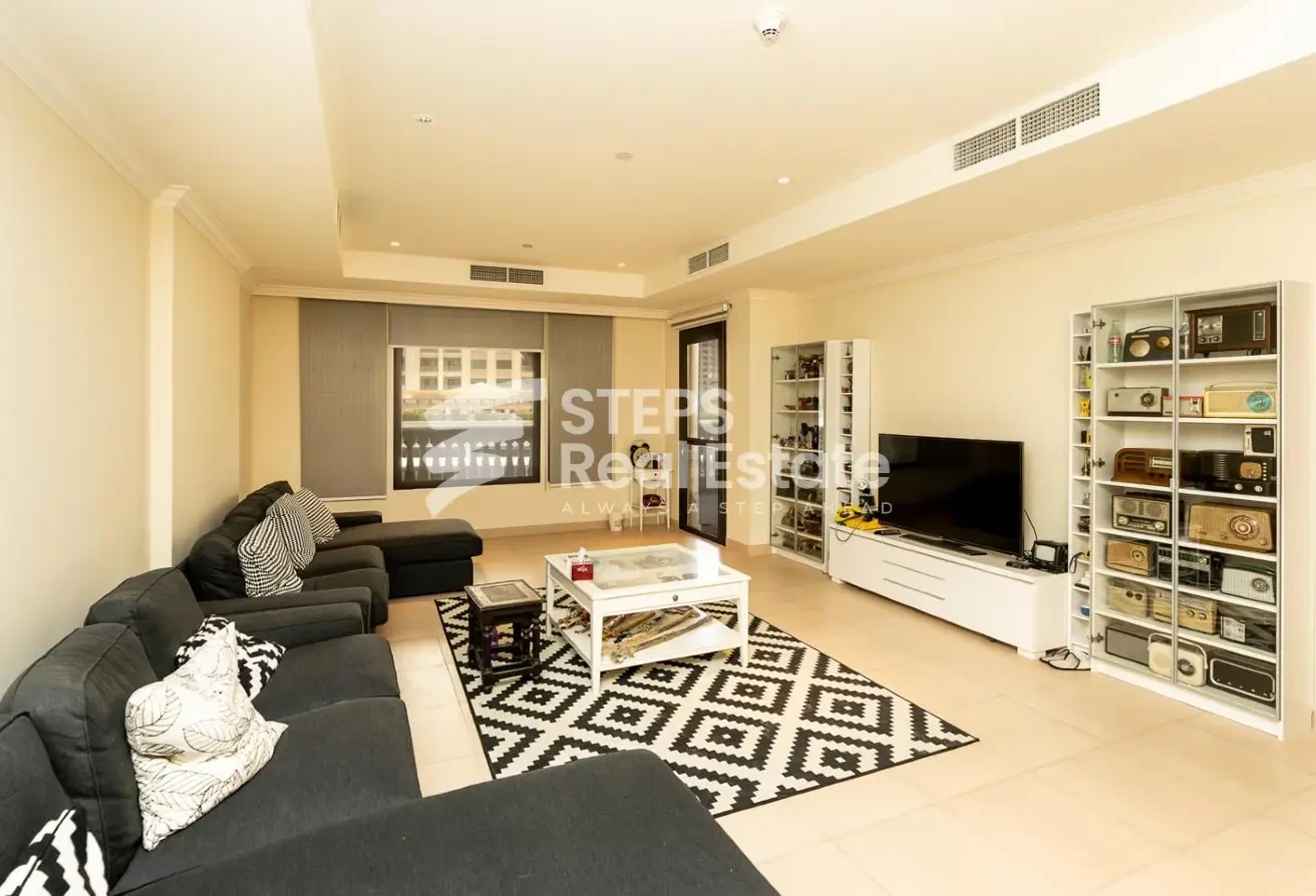 Apartment with Balcony and City View in The Pearl - Apartment in East Porto Drive