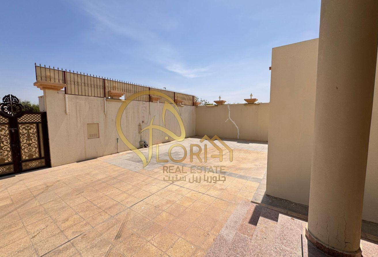 Catchy Price | Corner | Near Embassy | Price Land - Villa in Onaiza Street