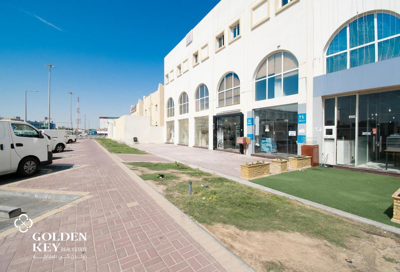 HighTraffic✅Premium Area |Retail shop with Kitchen - Retail in Bu Hamour Street