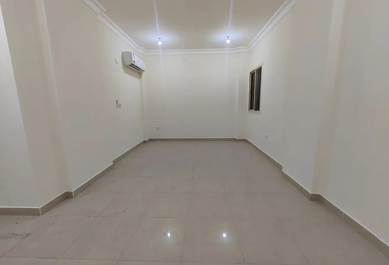 1 BHK UN FURNISHED IDEAL FOR FAMILIES NEAR METRO - Apartment in Umm Ghuwailina