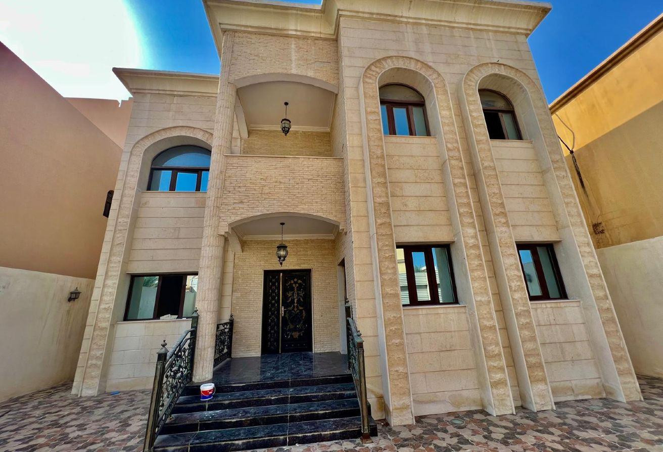 villa 7 bedrooms_majles+salon_spacious in al wakra - Villa in Al Wakair