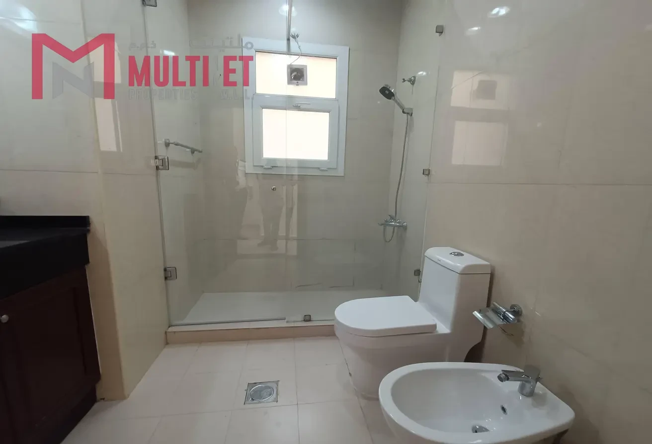 Luxury SF Villa | Modern Layout | Ideal for Living - Villa in Bu Hamour Street