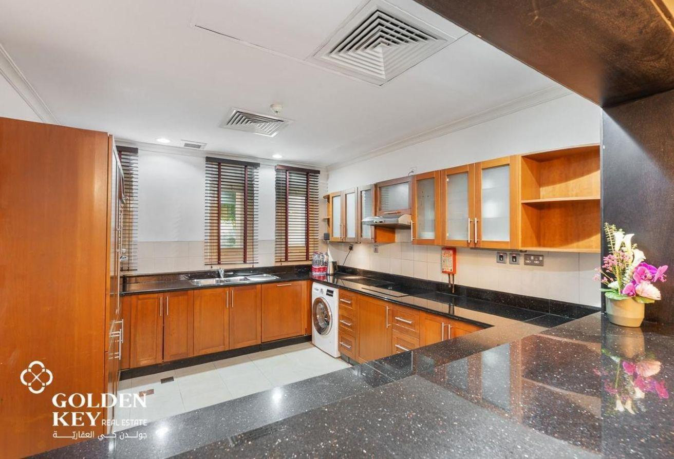 Bills included | Luxurious 4BR + Maid Villa | FF - Villa in Hilton Doha The Pearl Residences