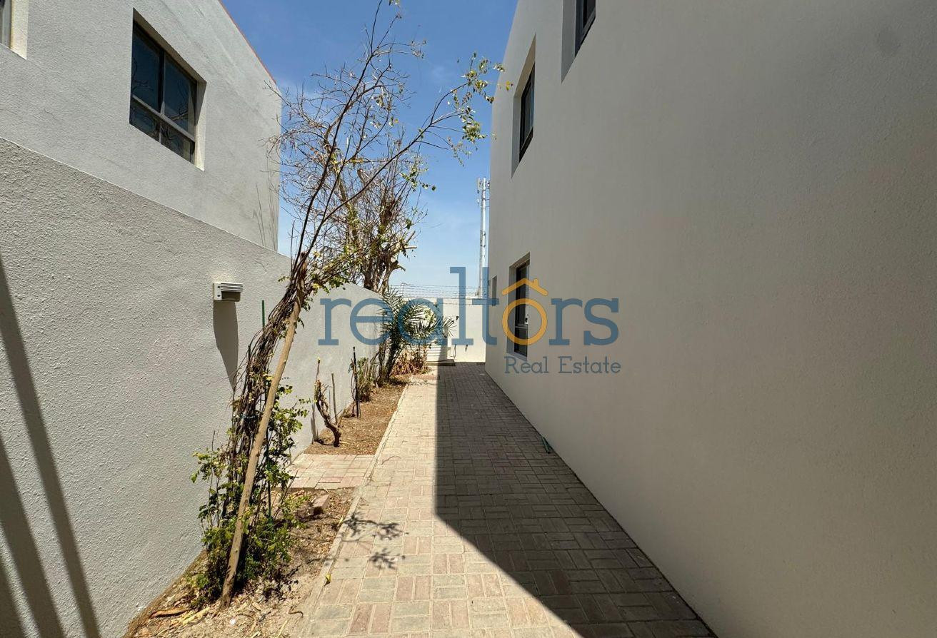 Spacious Compound Villa | Family-Friendly Living - Compound Villa in Mamoura 18