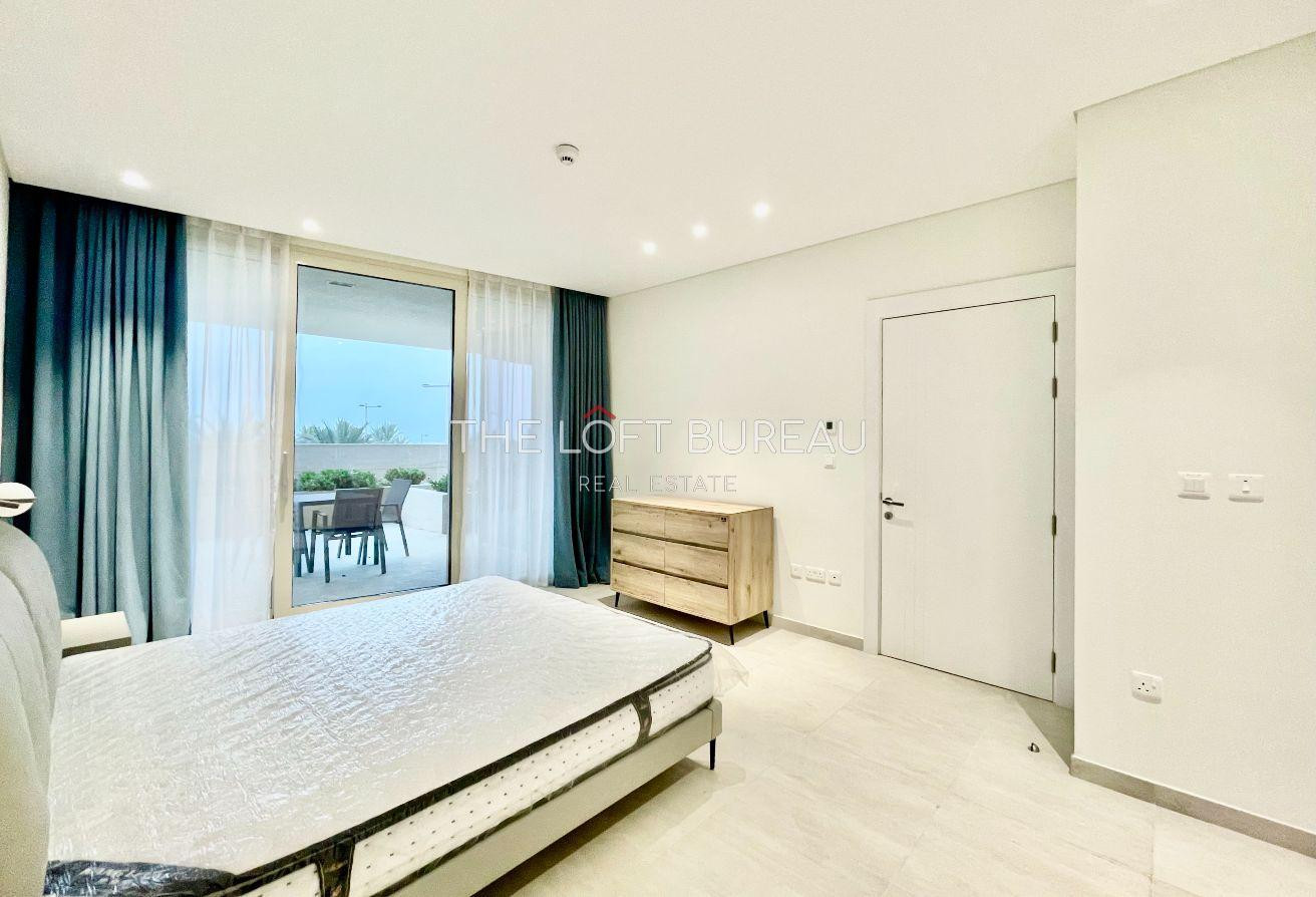 Modern 1BR Flat with Sea-View Balcony, Lusail - Apartment in Marina District