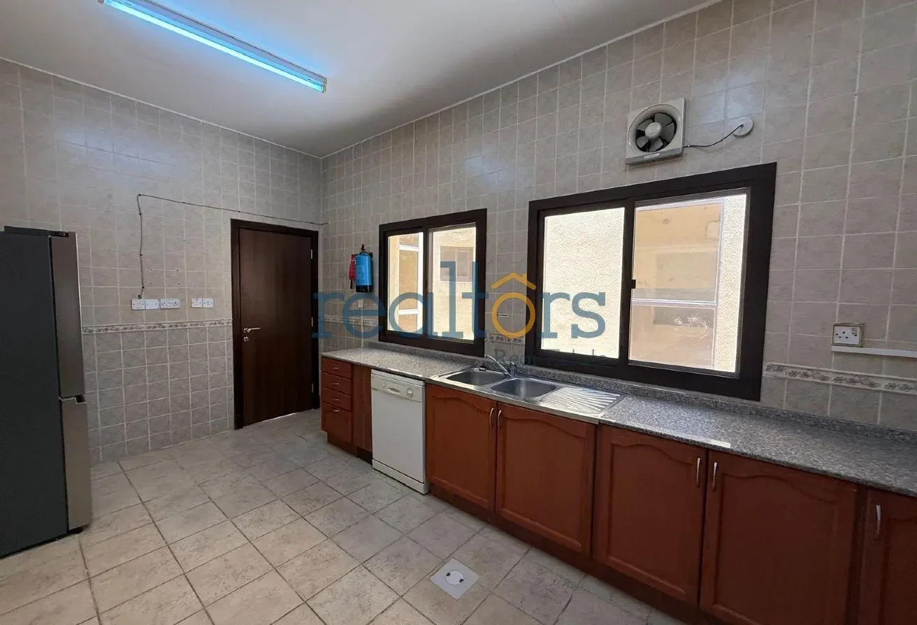 Stand Alone Spacious 6Bed Villa with Private Pool - Villa in Al Waab Street