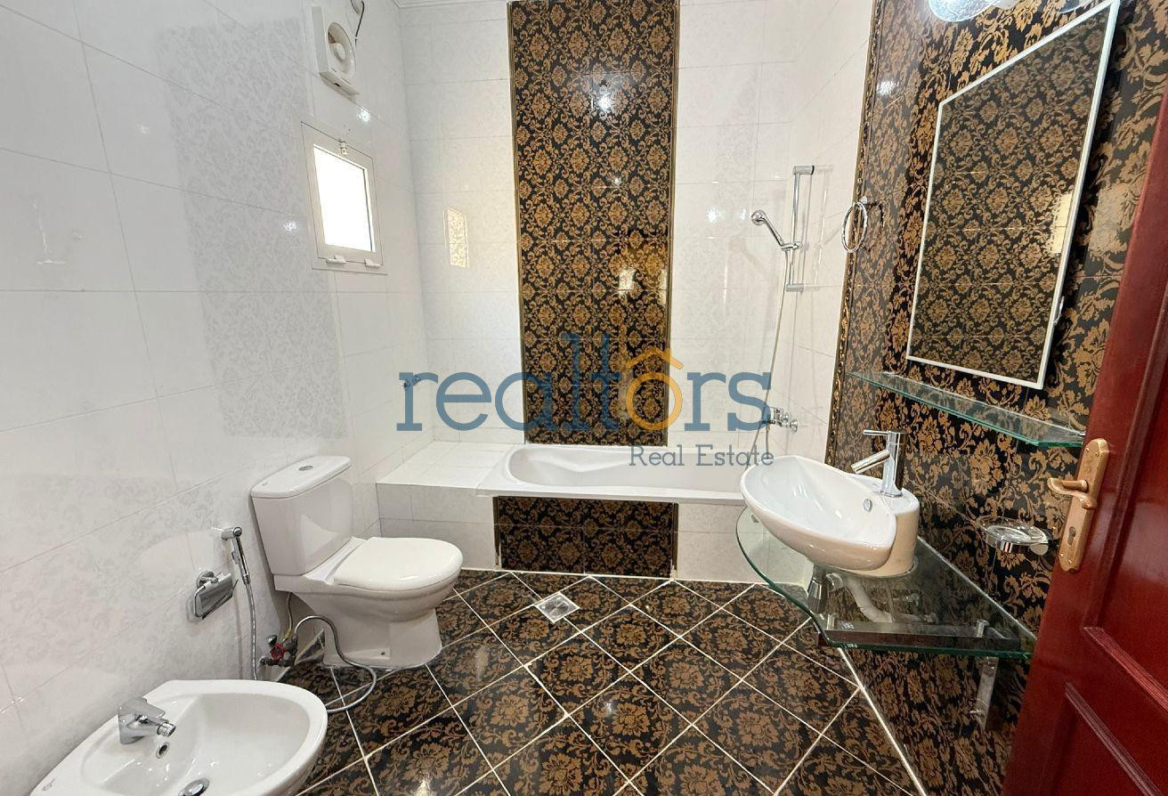Elegant 5BR Villa with Garden in Al Hilal - Villa in Al Hilal