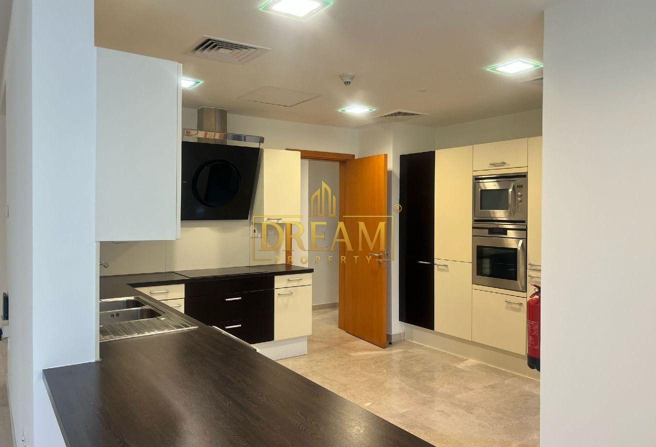Semi Furnished 3 Bedroom + Maid for Rent - Apartment in West Bay