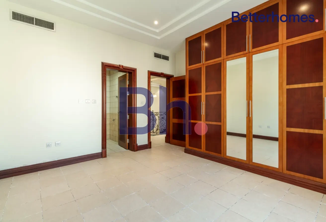 SPACIOUS 4BR VILLA WITH MAID’S ROOM | WEST BAY - Compound Villa in West Bay Lagoon