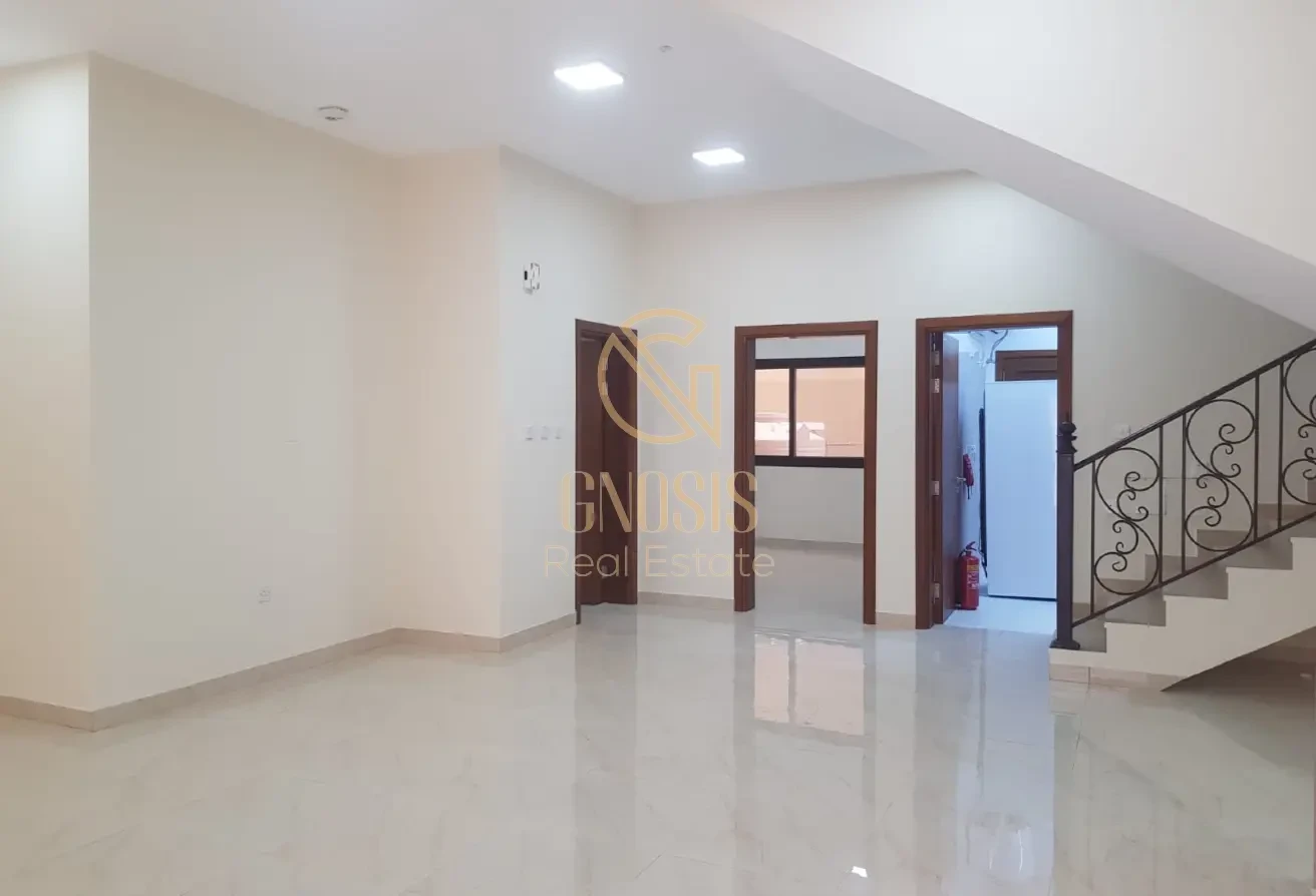 LUXURY 5-BEDROOMS COMPOUND VILLA IN HAZM MARKHIYA - Compound Villa in Hazm Al Markhiya