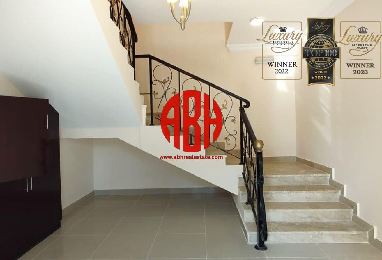 HOT OFFER | 1 MONTH FREE | 4BR + MAID FAMILY VILLA - Compound Villa in Souk Al gharaffa