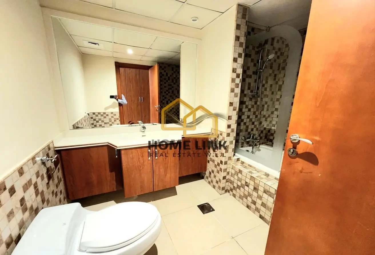 1 Month Free | Semi Furnished Studio | The Pearl - Apartment in East Porto Drive