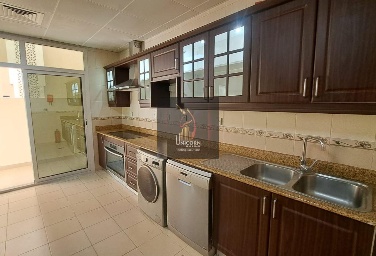 Spacious 4-Bedroom | Semi-Furnished | Balcony - Apartment in Old Airport Road