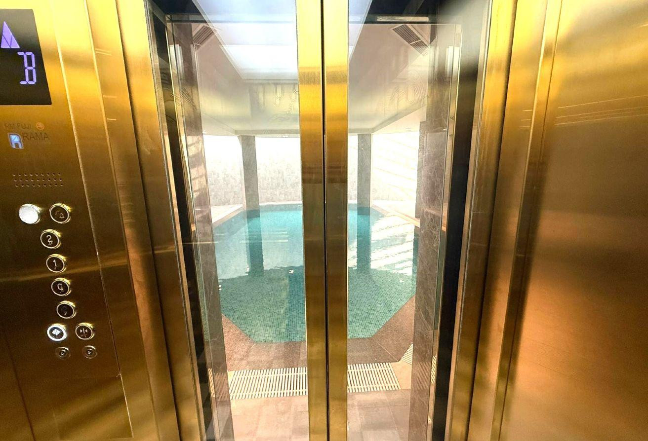 ULTRA-LUXURY CORNER 8BR VILLA WITH POOL & JACUZZI - Apartment in Lusail City