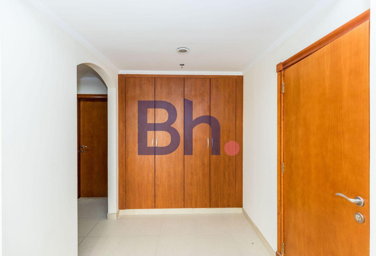 STYLISH | 1 BEDROOM | SEMI FURNISHED | FREE MONTH