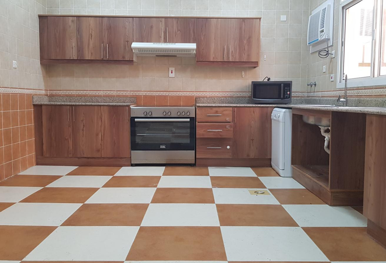 4Bhk Semi-Furnished Compound Villa In Old Riyyan - Compound Villa in Doha