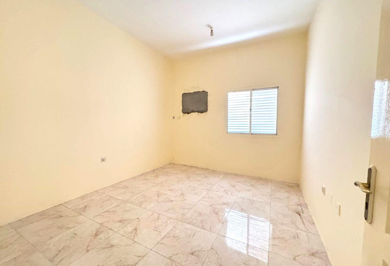 SPACIOUS UNFURNISHED 2BHK APARTMENT - Apartment in Madinat Khalifa South