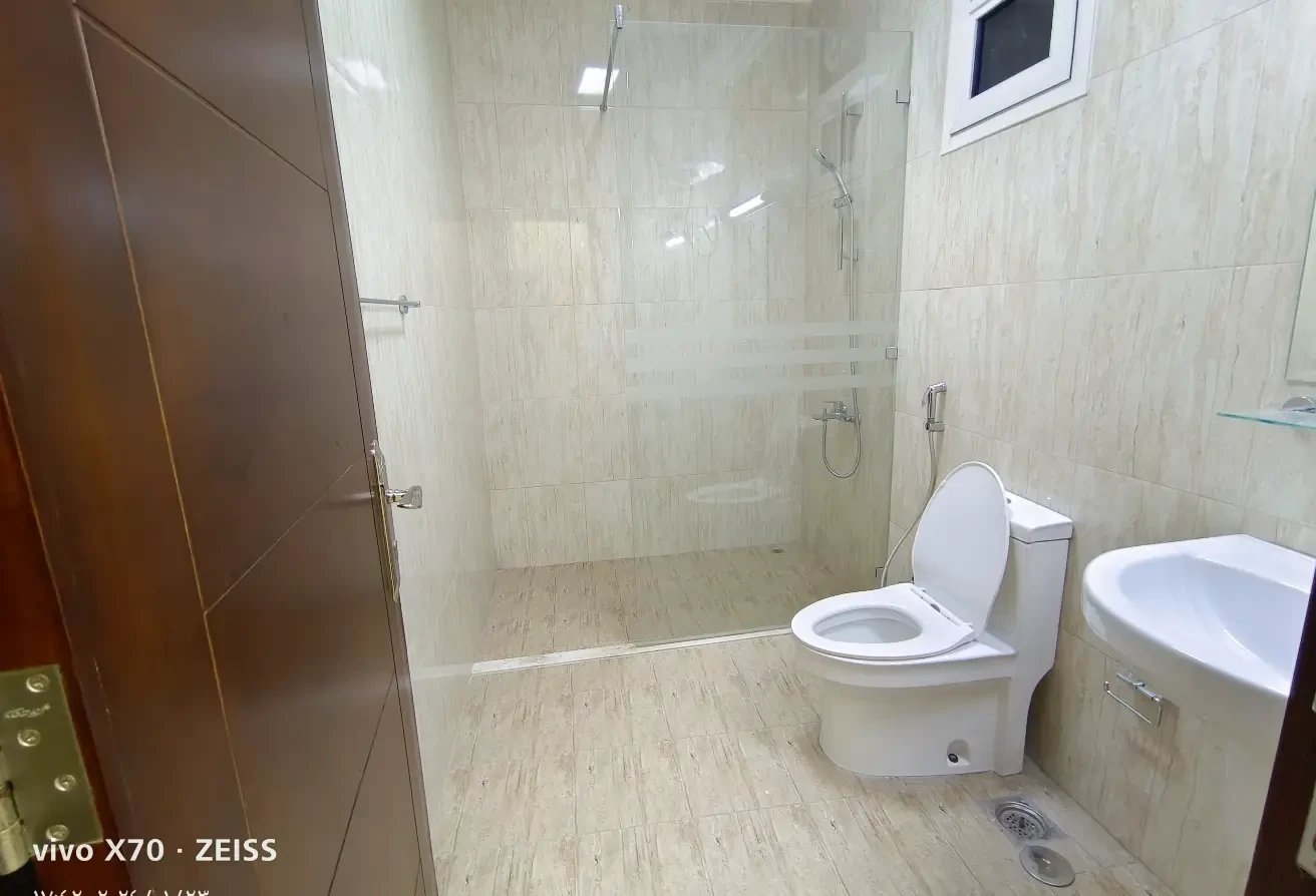 Unfurnished 2 BHK Apartment for Rent in Old Airpor - Apartment in Old Airport Road