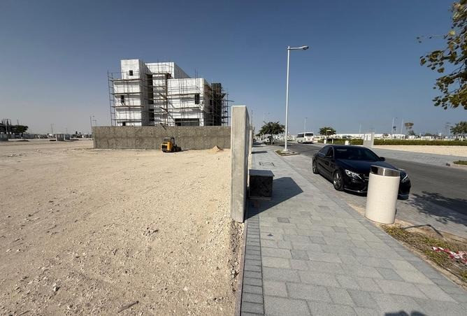 Amazing Deal Huge 800 SQM Lot in Lusail for Sale