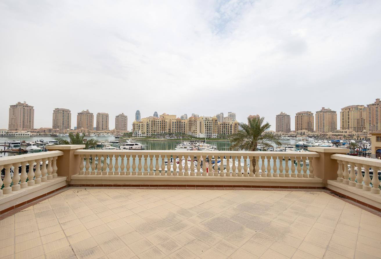 4 BR Triplex with Panoramic Marina Views - Townhouse in West Porto Drive