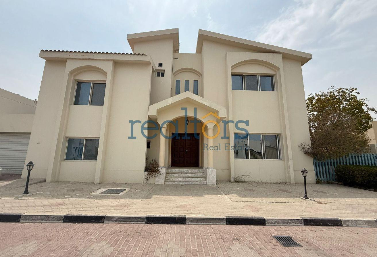 Spacious 4BR Compound Villa with Huge Backyard - Compound Villa in Al Luqta