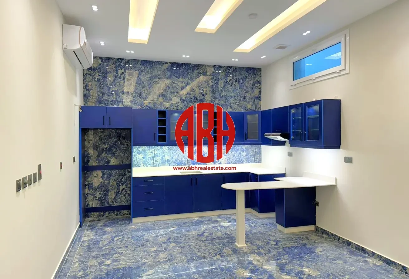 BRAND NEW |HUGE 10-BDR STAND ALONE VILLA| ELEVATOR - Villa in Rawdat Al Hamama