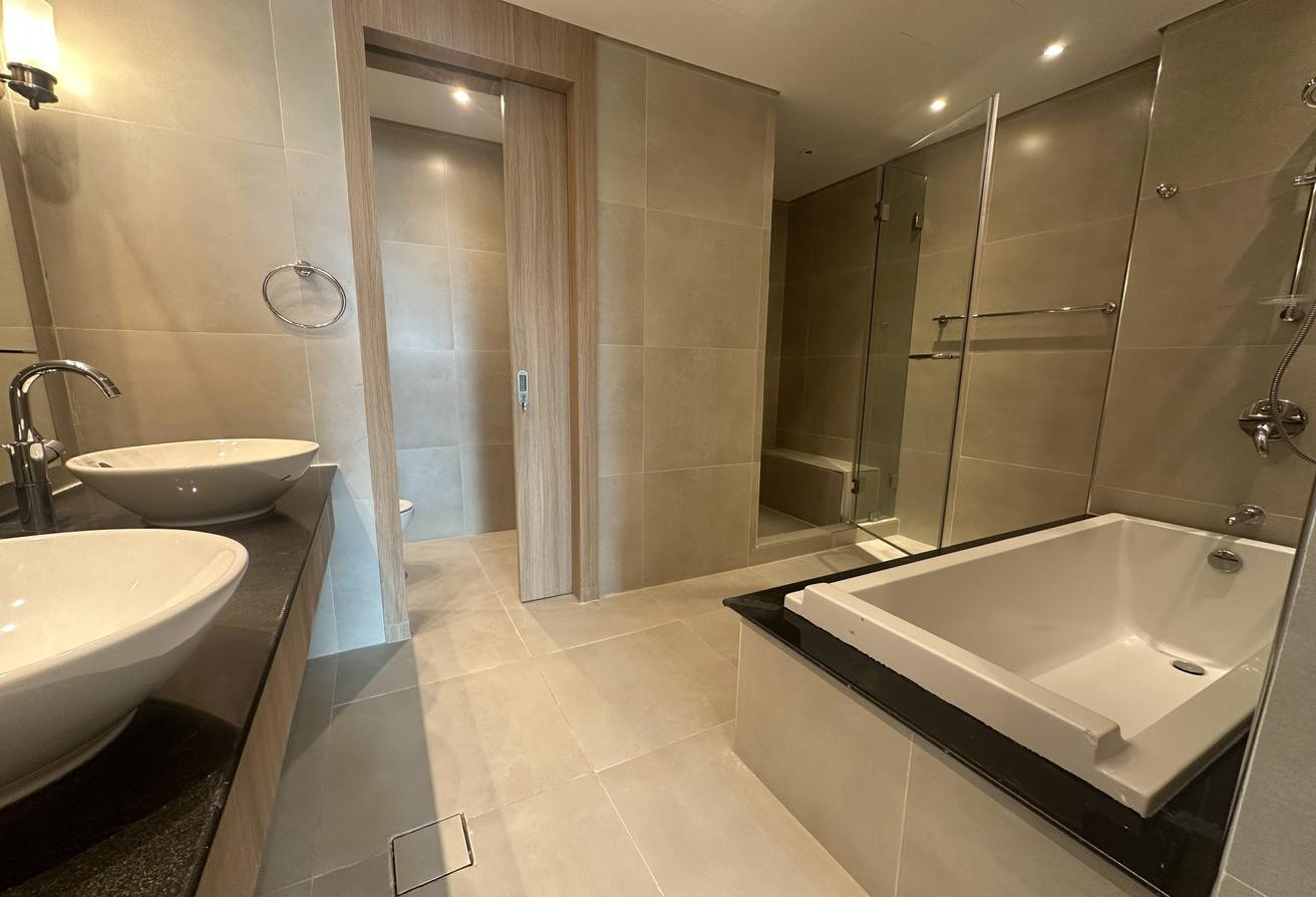 LUXURY TOWNHOUSE IN THE PEARL | WITH BEACH ACCESS