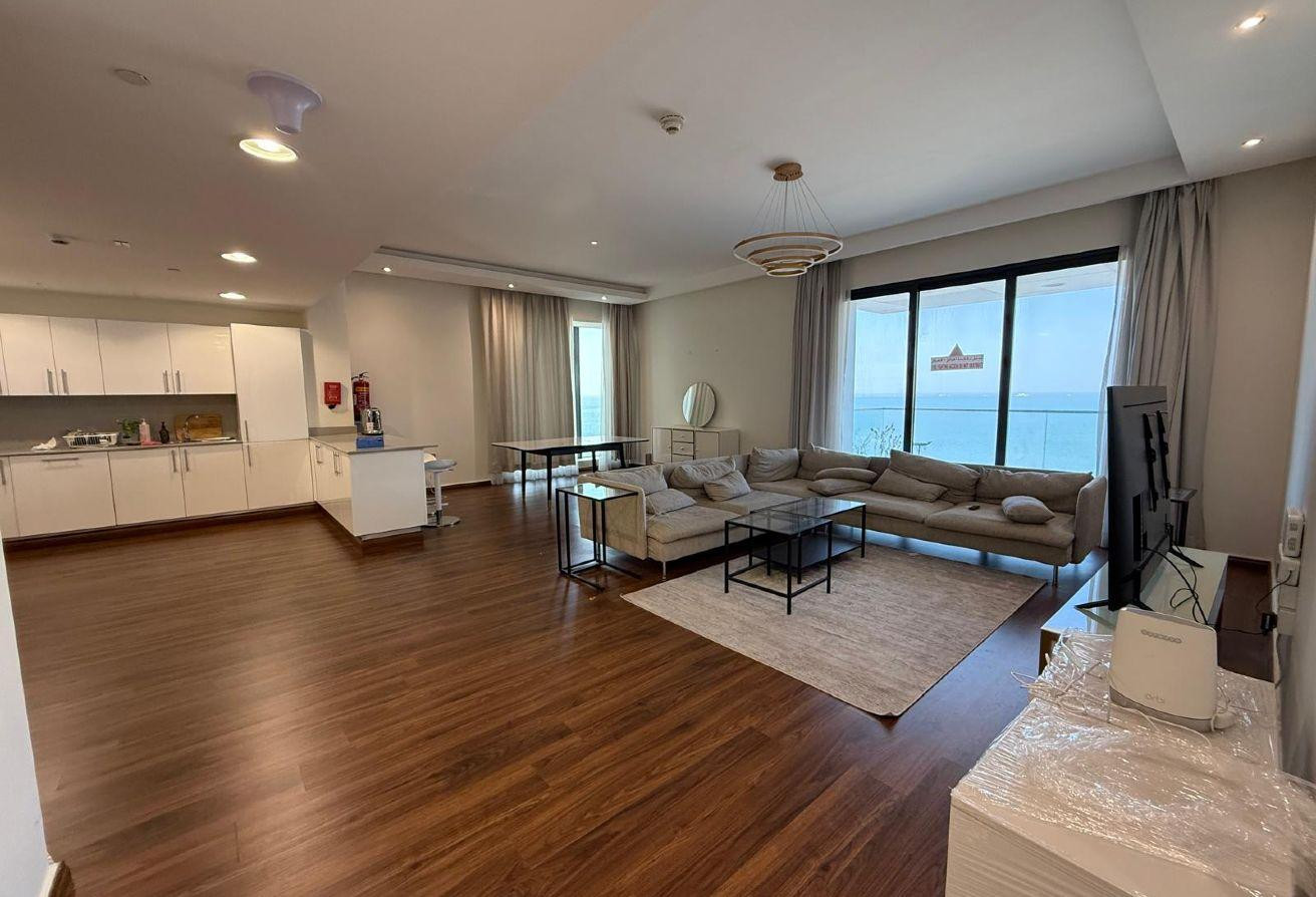 Stylish two bedrooms / spacious balcony / sea view