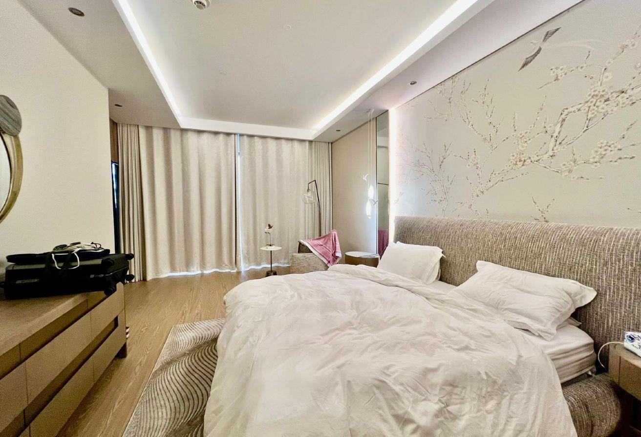 Upgrated two bedroom / balcony / sea view