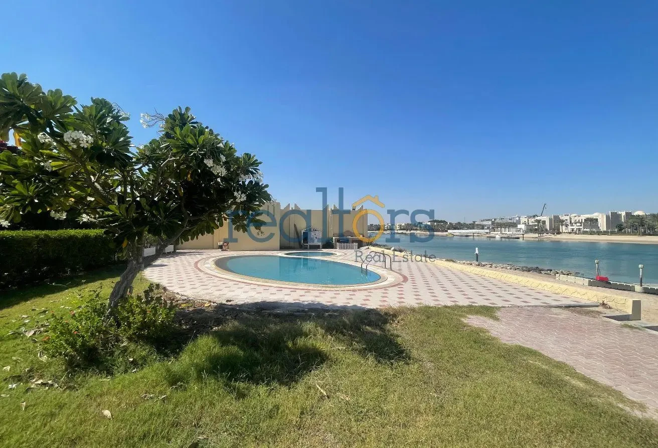 Luxury direct sea 4+Maid villa with private Garden - Compound Villa in West Bay Lagoon