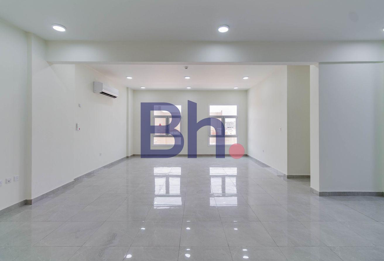 SPACIOUS | 3 BEDROOMS | PRIME LOCATION - Apartment in Al Waab Street