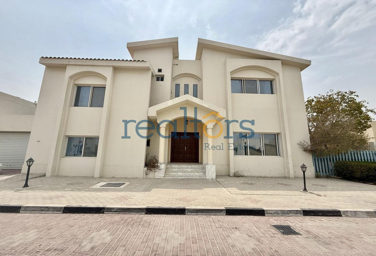 Remarkable I Spacious 4BR+Office Space I Gated Com - Villa in Al Luqta
