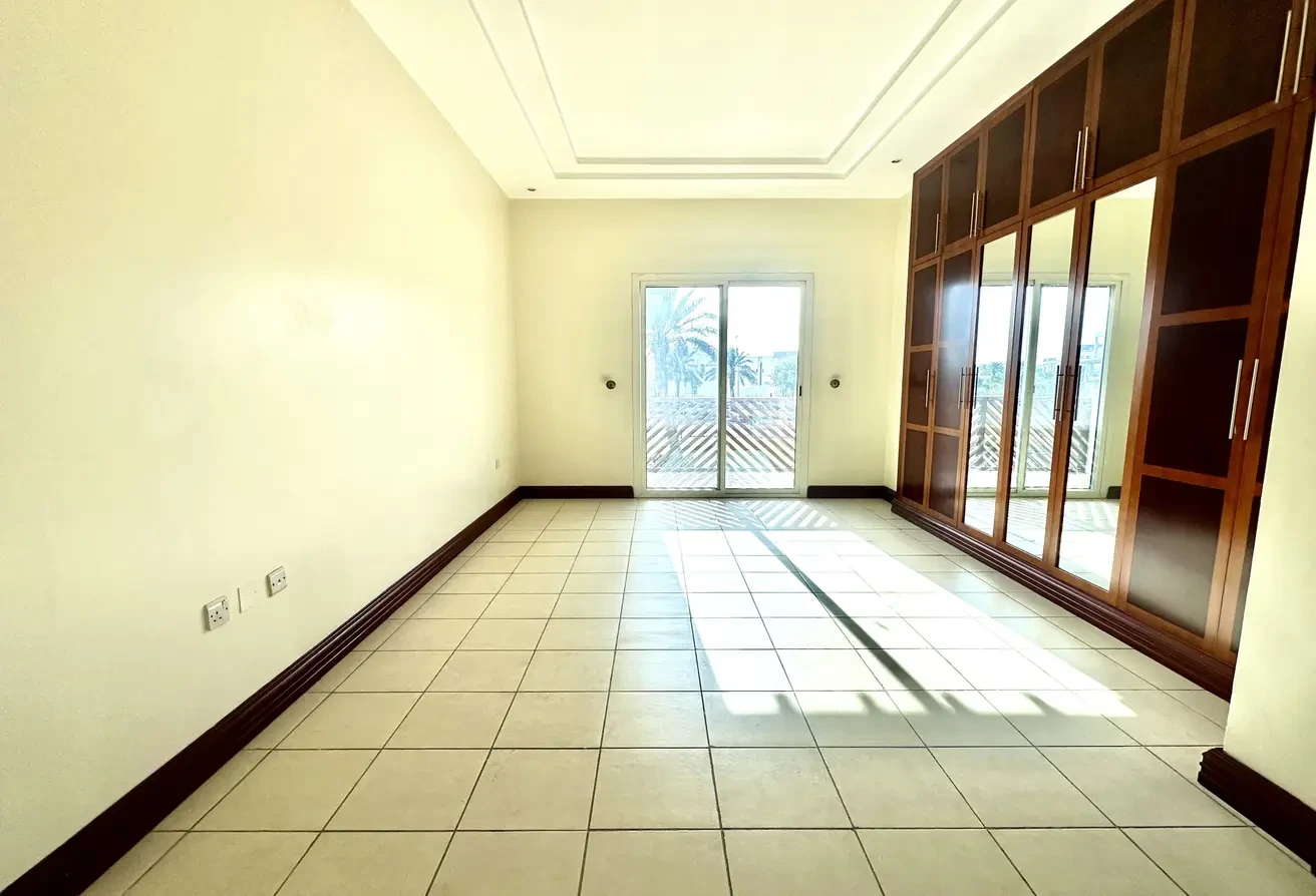 Spacious 5BHK Villa in Compound | Near Park - Villa in West Bay Lagoon Street