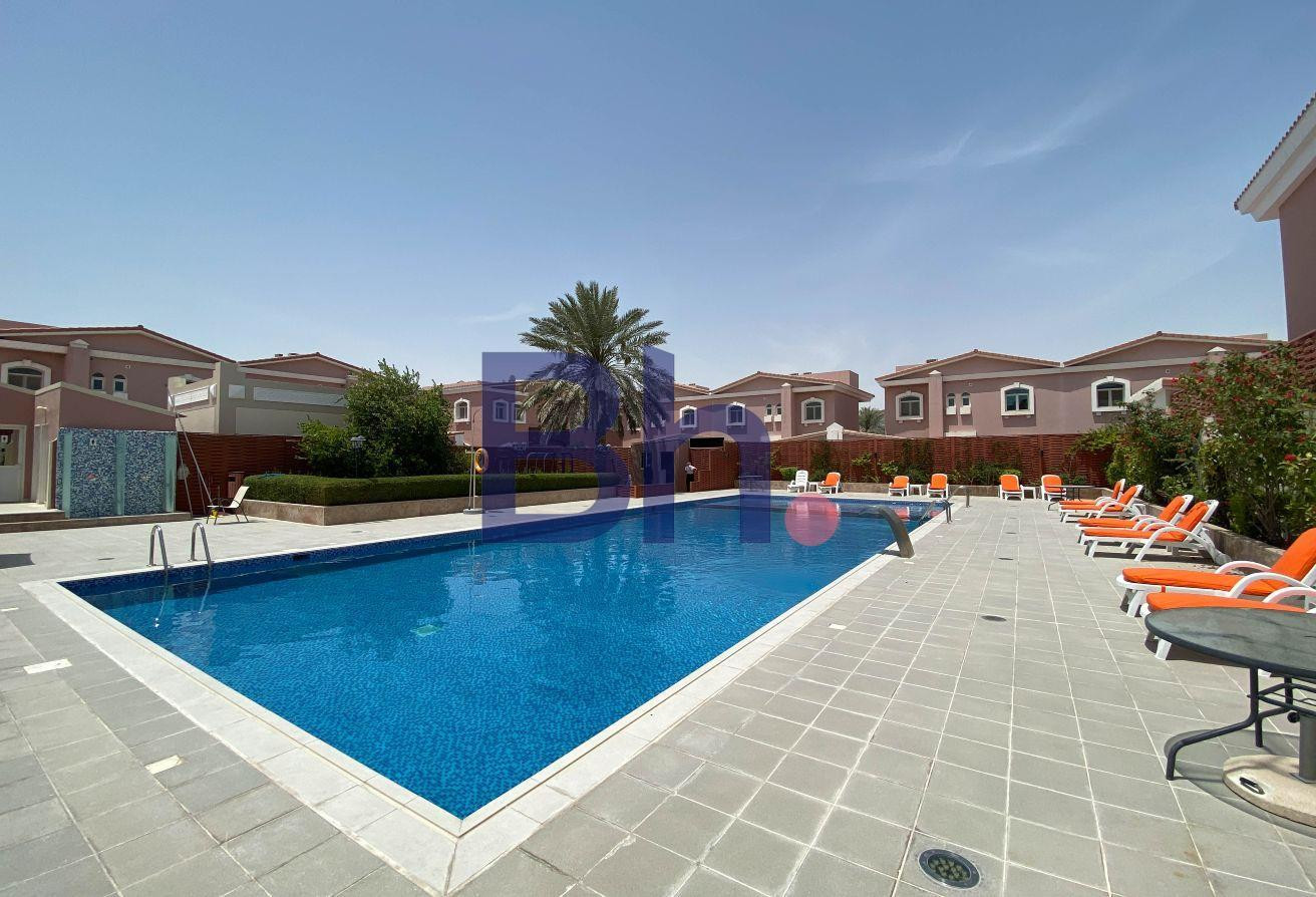 STYLISH | 3 BEDROOMS PLUS MAID WITH OFFICE - Villa in Street 871