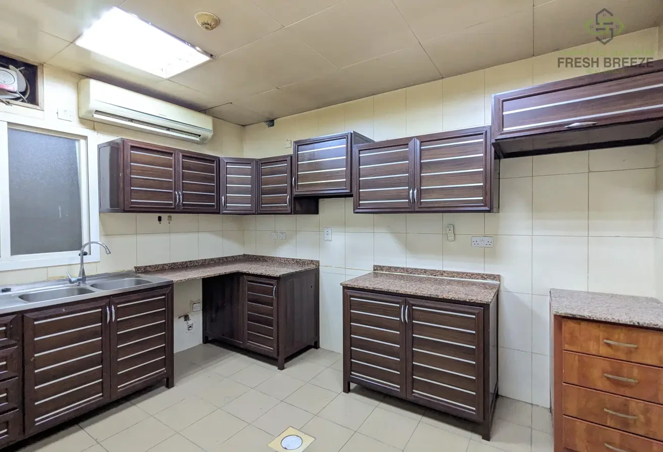 First Month Free | 3BHK For Family Near Metro - Apartment in Muzahem Street
