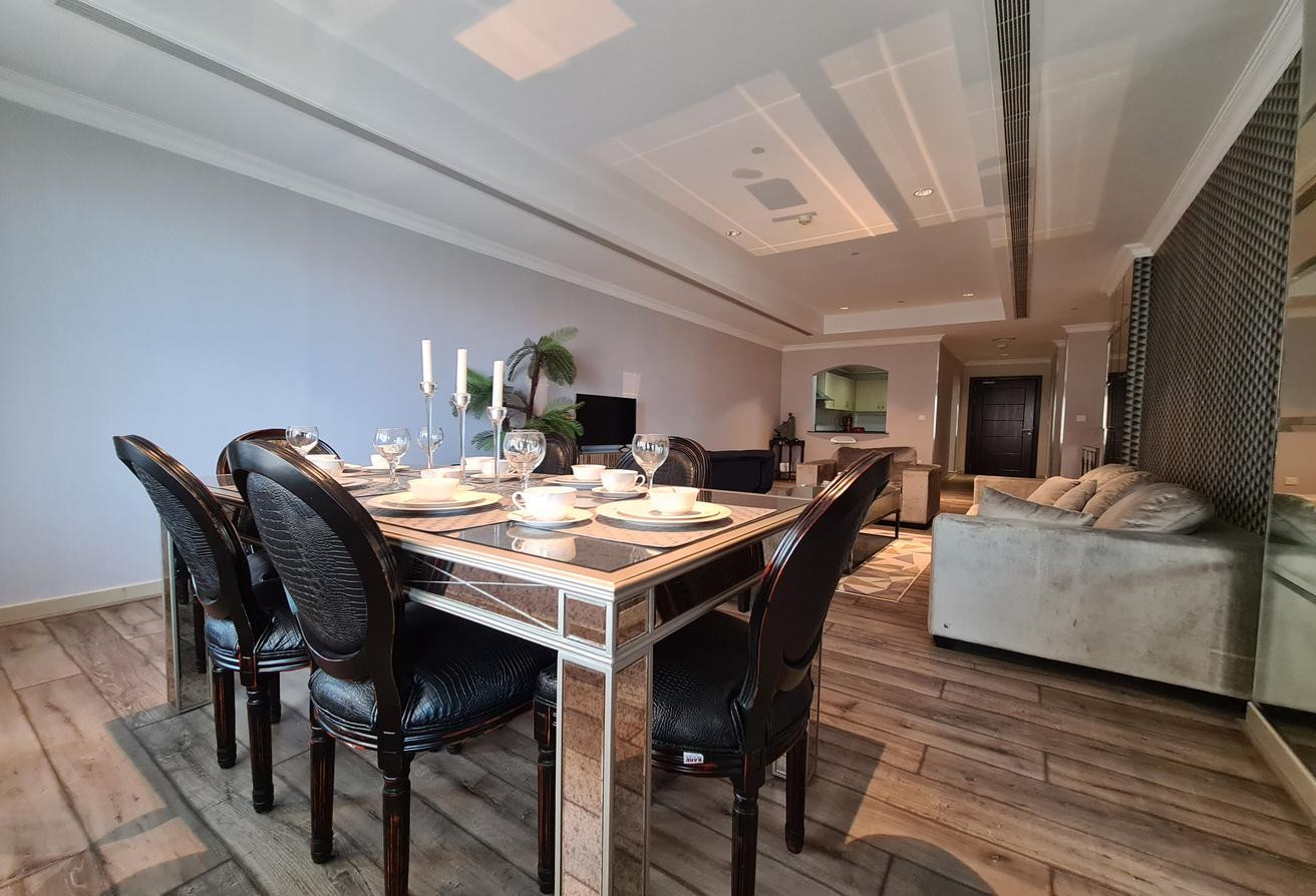 Large FF 1 BR + office | Modern and Bright - Apartment in East Porto Drive