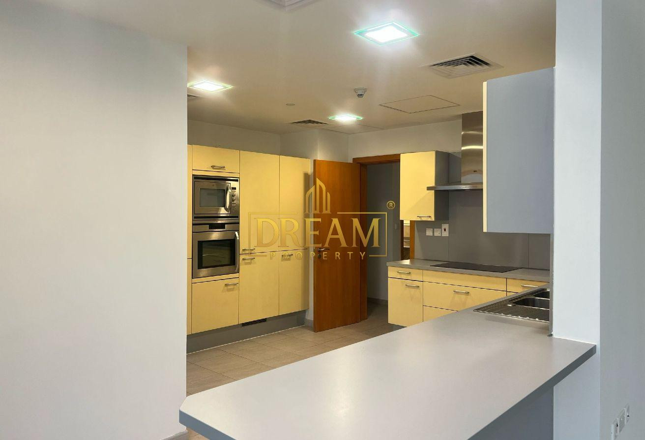 Spacious 2 Bedroom + Maid With Balcony in West Bay - Apartment in West Bay