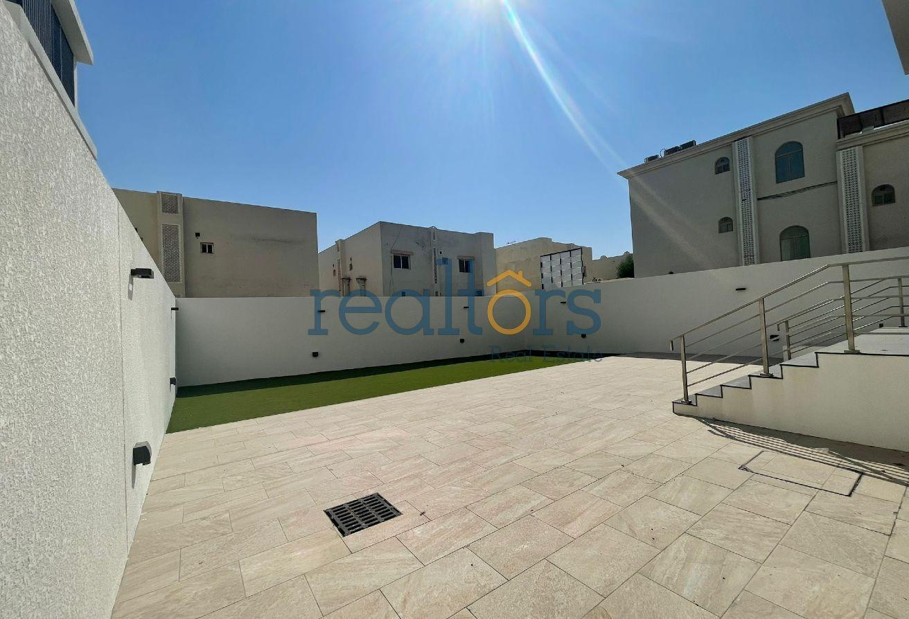 Spacious + Modern 7BHK Family Villa | 22K