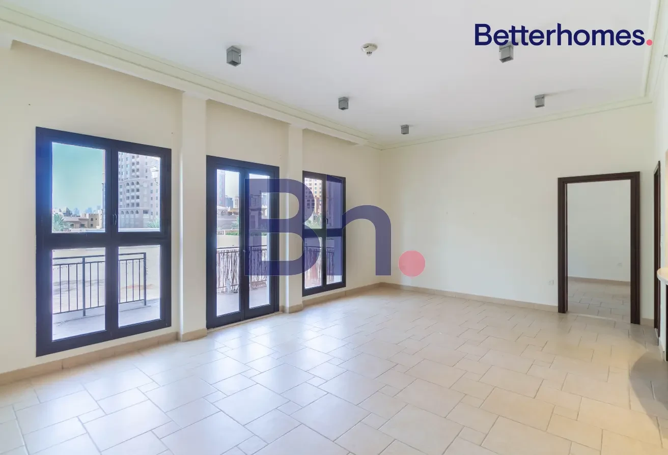 SEMI-FURNISHED 2BR | SPACIOUS | NEAR CAFES - Apartment in Doha