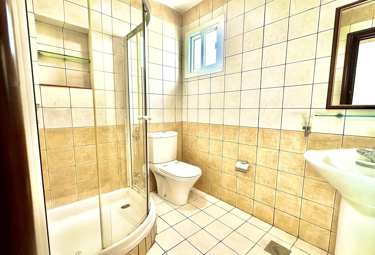Spacious 5BHK Villa in Compound | Near Park - Villa in West Bay Lagoon Street