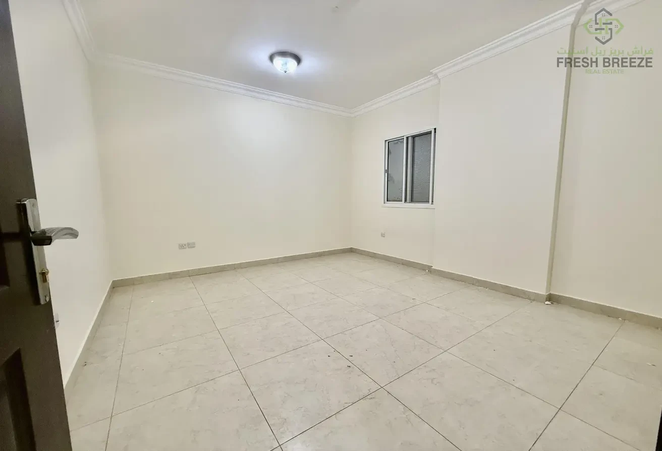 2 bedroom near metro unfurnished apartment in najma - Apartment in Najma
