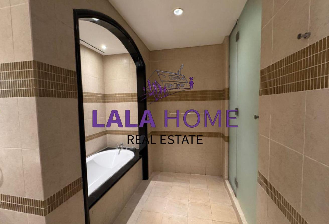 For Sale!!! 2 Br | SF | Big Balcony | Title Deed - Apartment in East Porto Drive