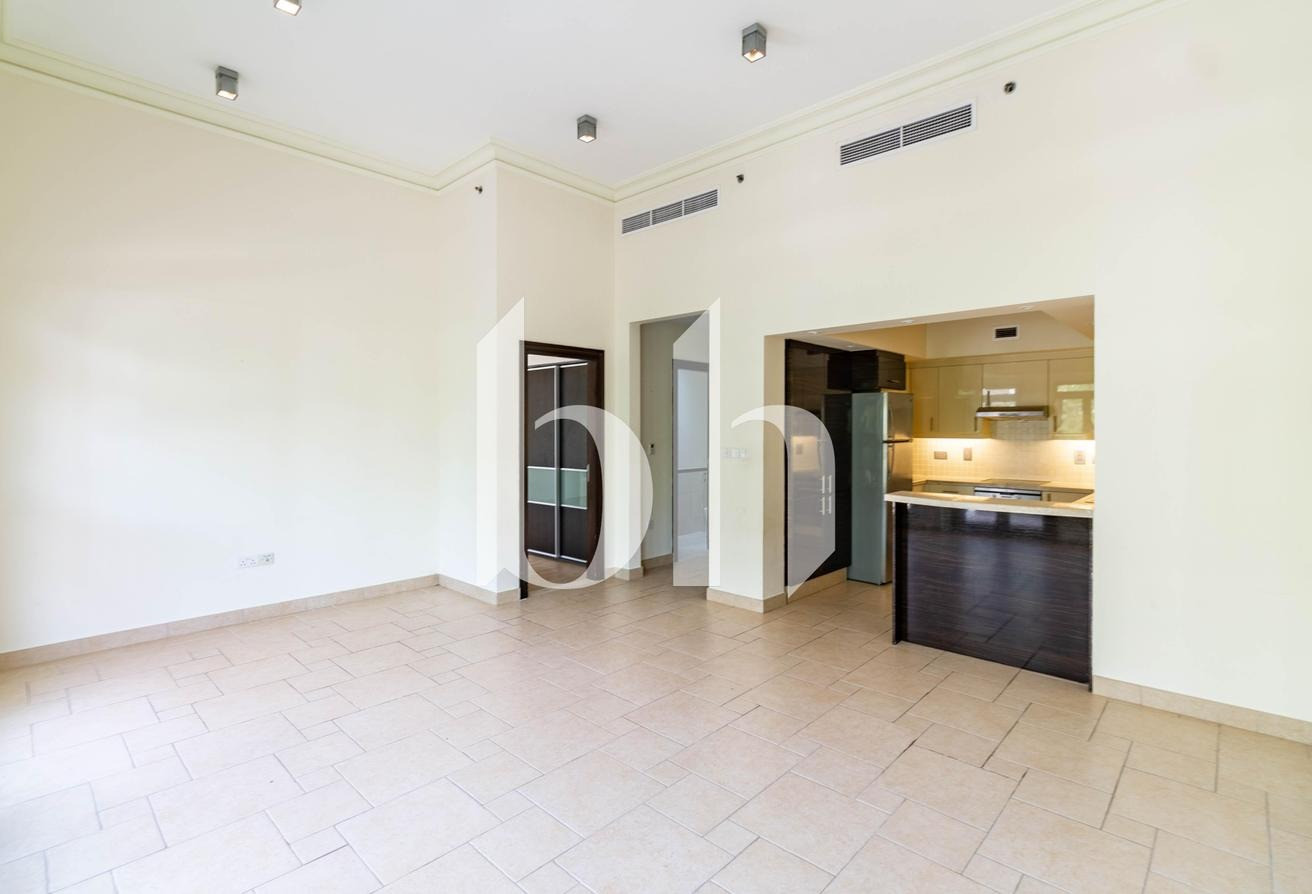 Gorgeous 3 bedroom unit with nice canal view