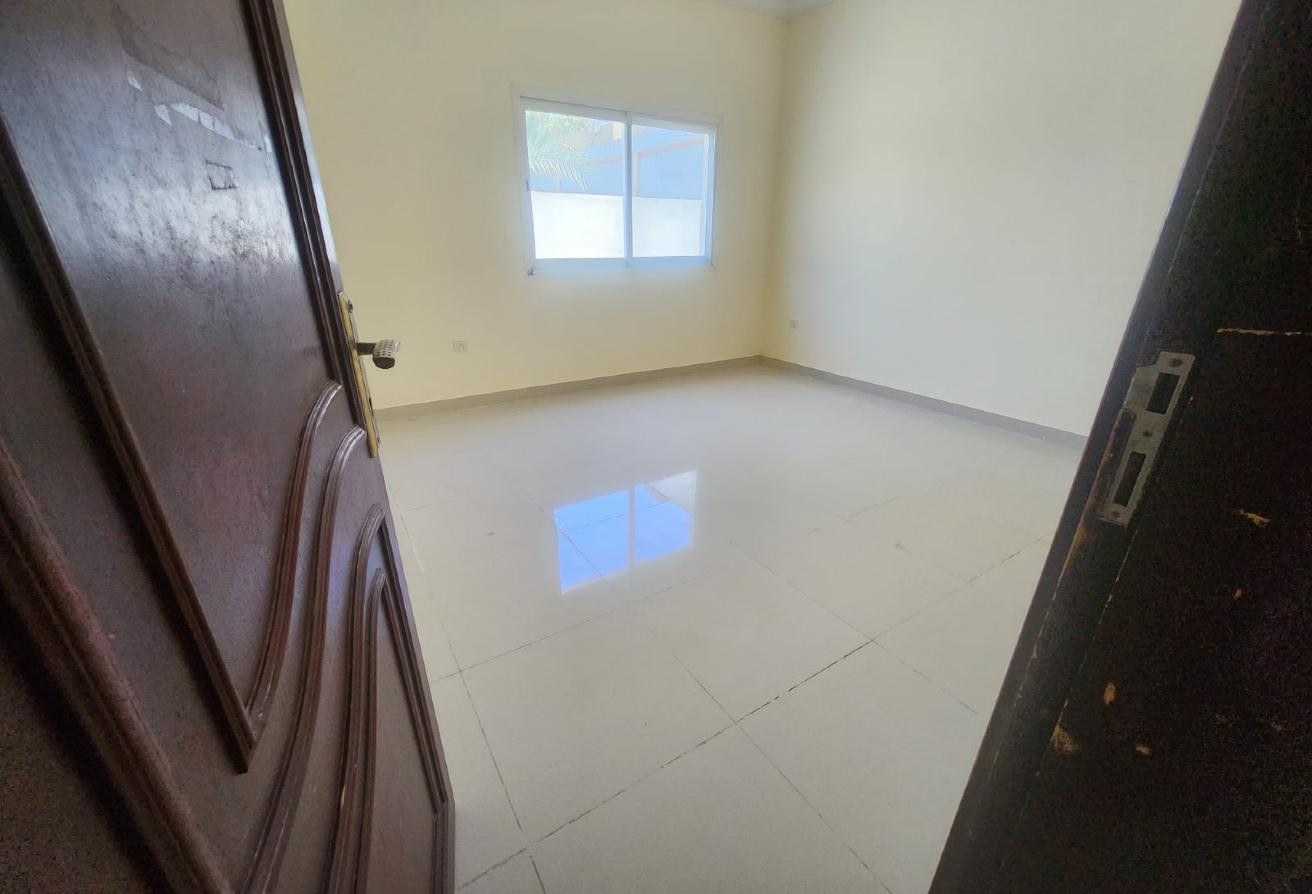 Compound Unfurnished Villa| 06 Bedrooms| For Staff - Compound Villa in Umm Al Seneem Street