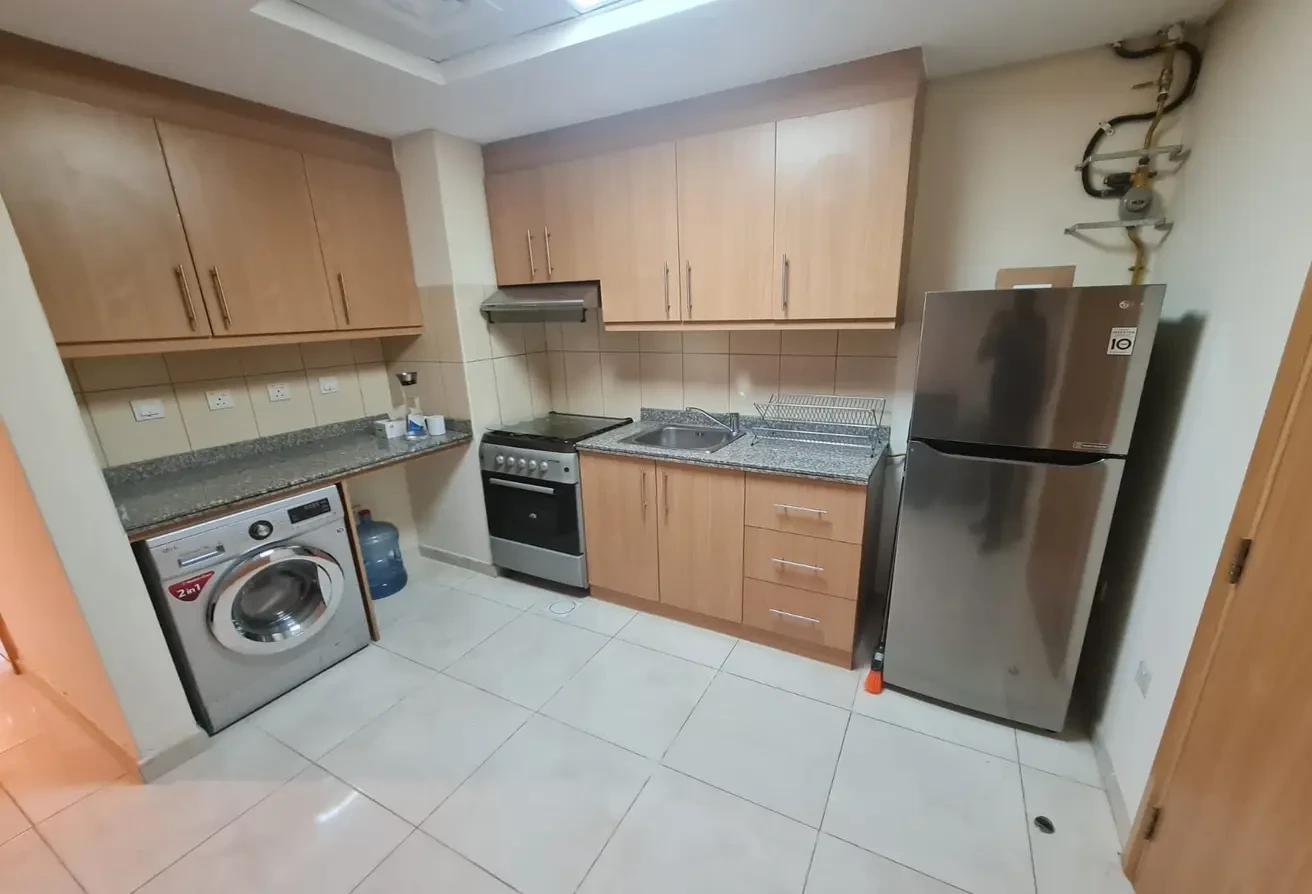 Studio with Balcony | Fox Hills | Bills Included - Apartment in Fox Hills