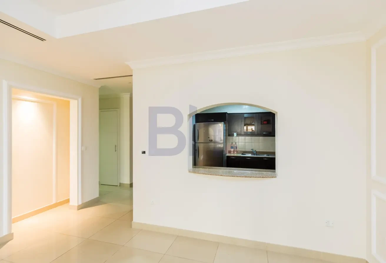 Spacious 2-Bedroom SF + Office in Porto Arabia - Apartment in Doha