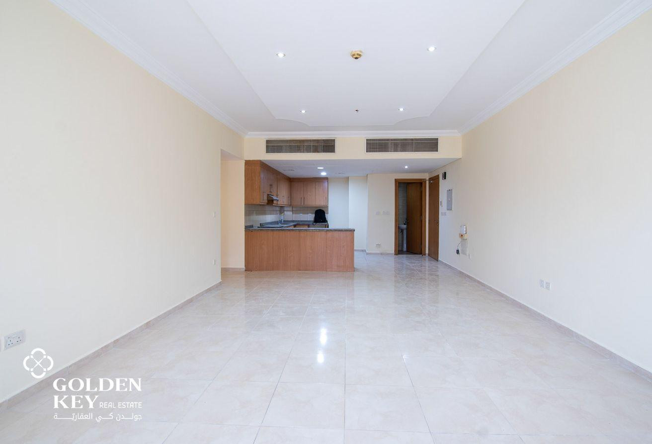 Semi Furnished 3BR with Balcony | Open Layout - Apartment in Piazza 1