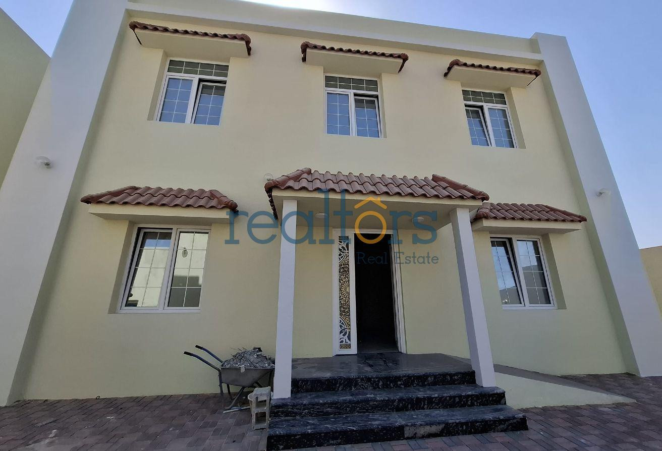 Spacious Standalone Villa with Majlis service road - Villa in Izghawa