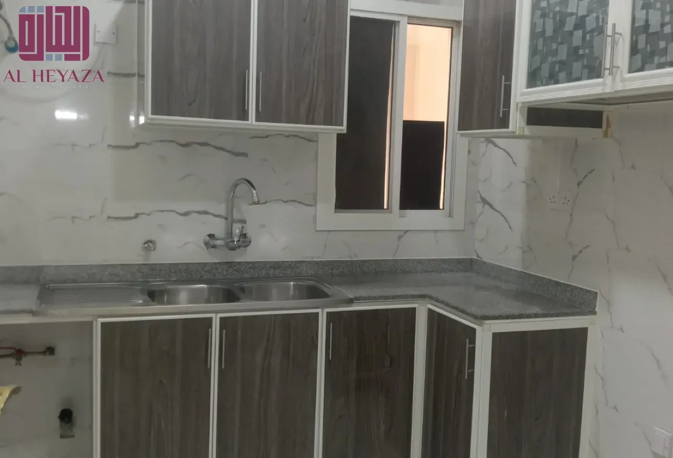 2 bhk unfurnished located in Al Murra - Apartment in Doha