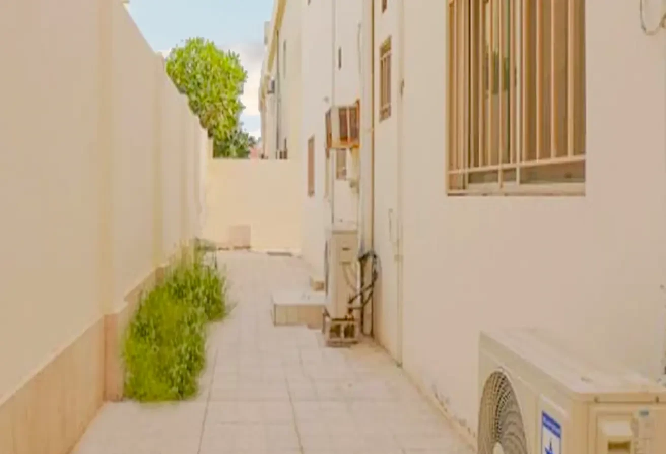 Spacious Villa for Sale | Semi Furnished - Villa in Old Airport Road